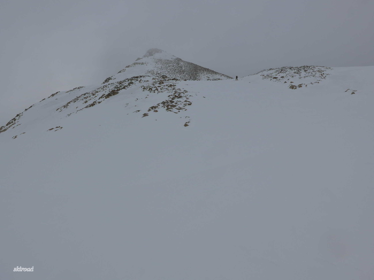 Remontée sur Ghilie dans la brume.