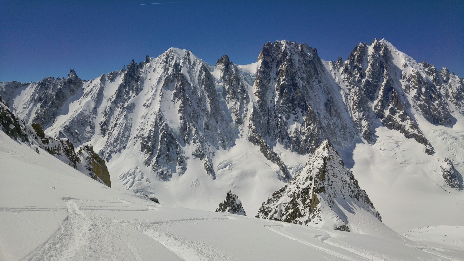 Skiing down towards Glacier d'Argentiere