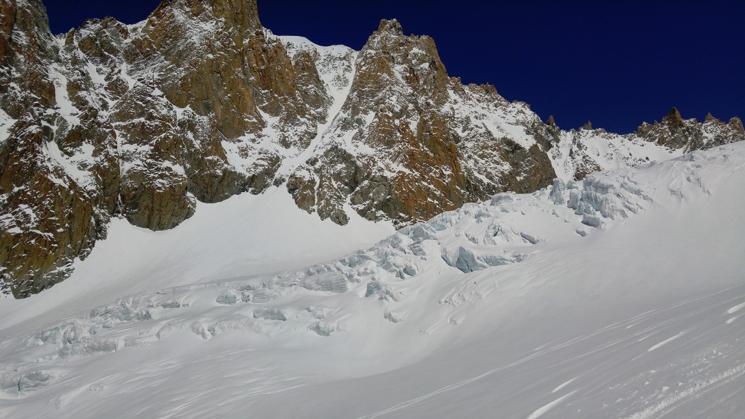 Couloir Y still in shape, even though dropping significant amount snow sluffs that day