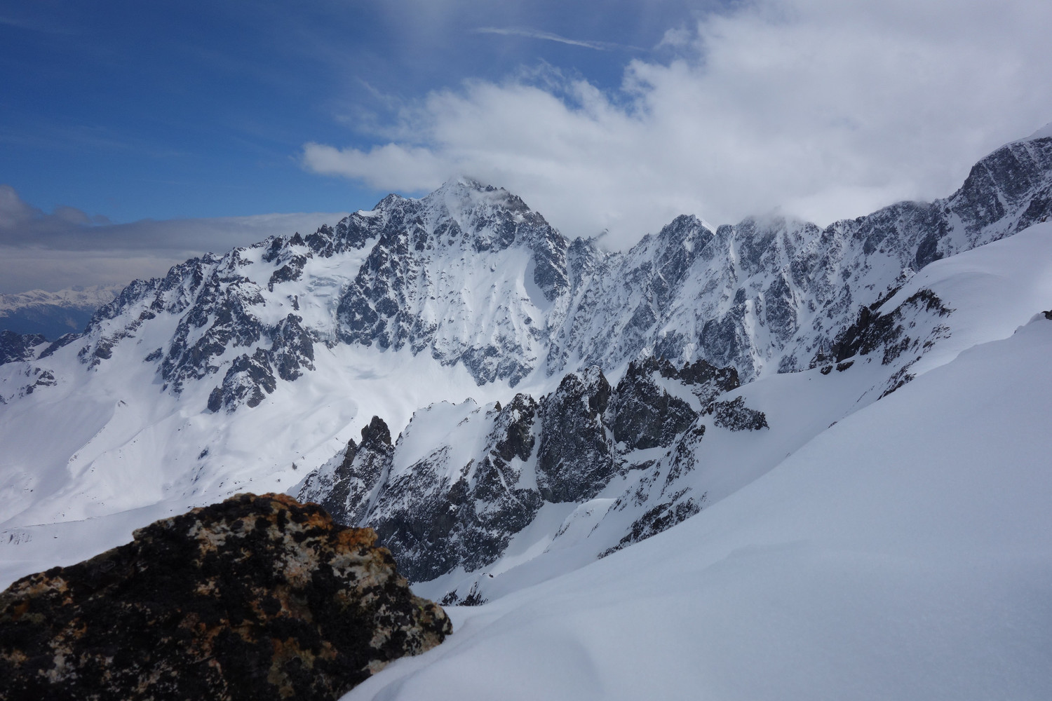 depuis le sommet, les Agneaux, les cols de la Pyramide...