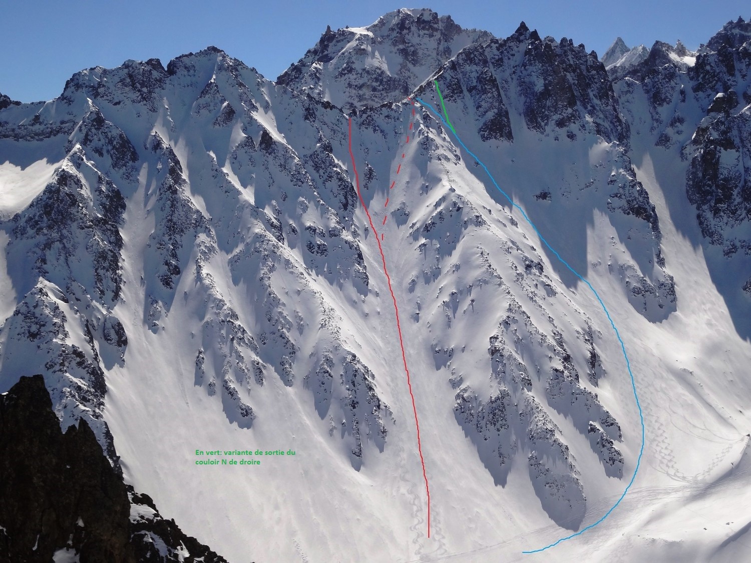 En vert: variante de sortie du couloir N de droite