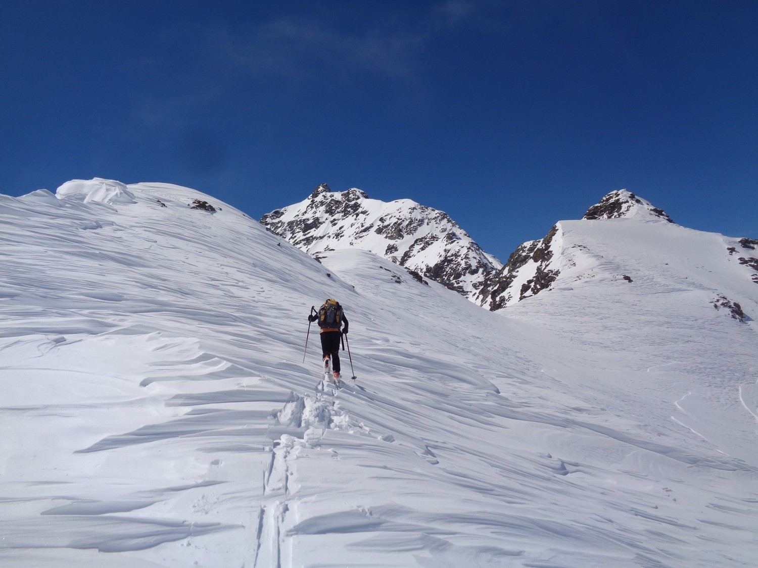 Ultimi metri verso la q. 2970m. Sullo sfondo la Piazzi