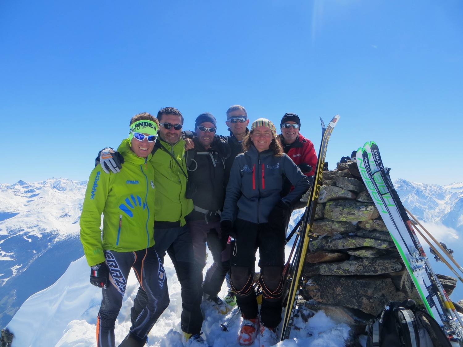 Il nostro gruppo in vetta, con (a sx) il mitico William Boffelli... ospite d'onore!