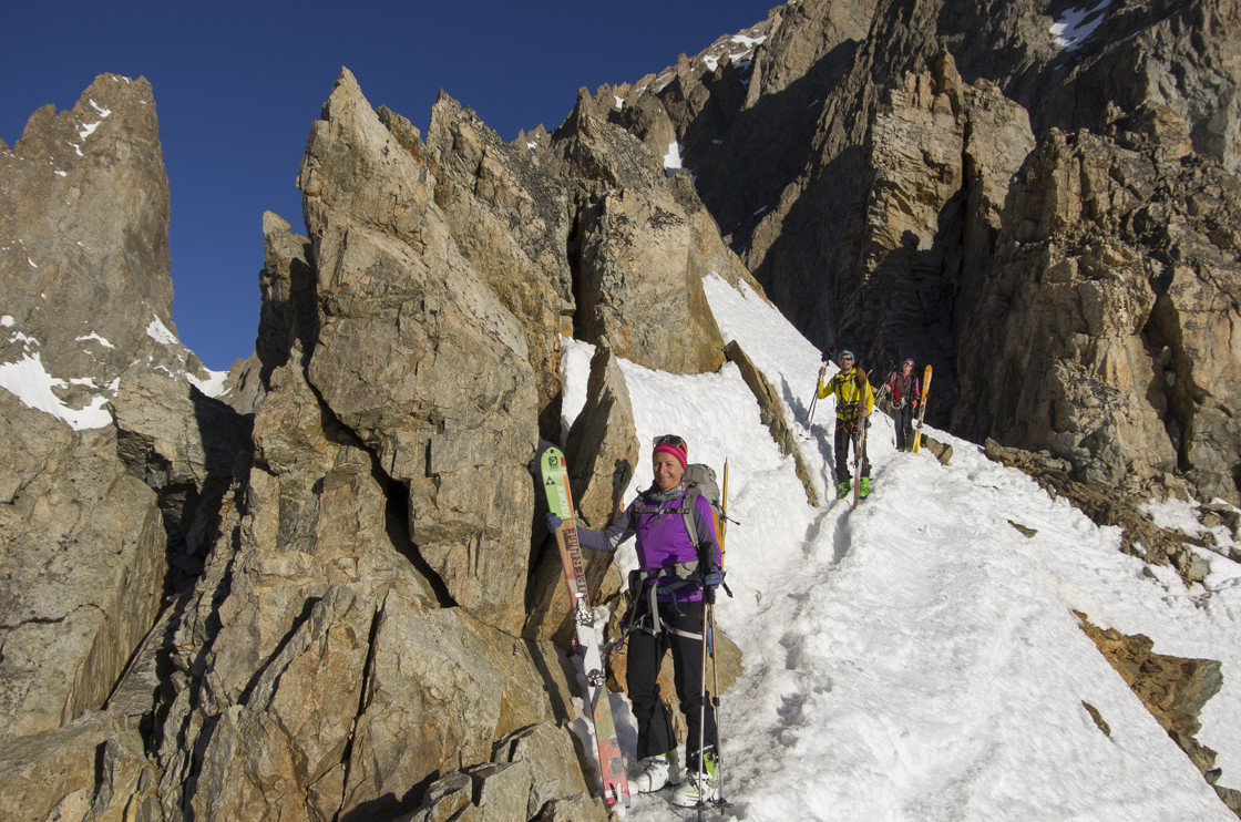 On déchausse quelques mètres au col des Neiges