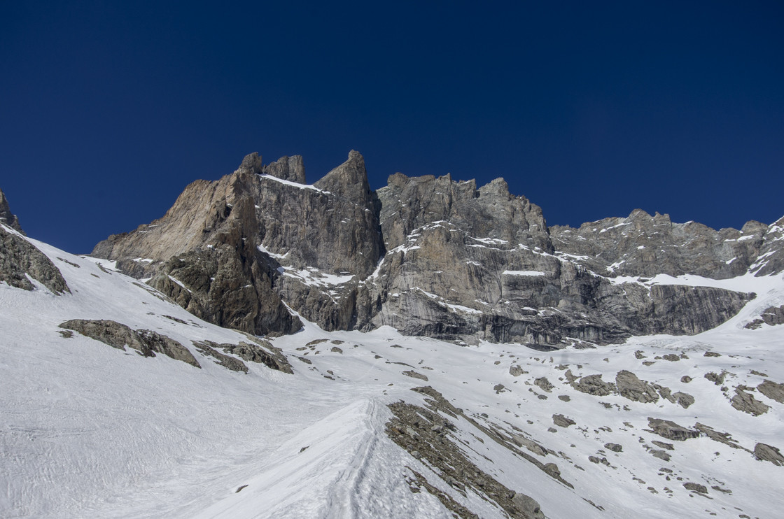 Après un peu de surf sur la moraine, il va falloir remonter au Promontoire