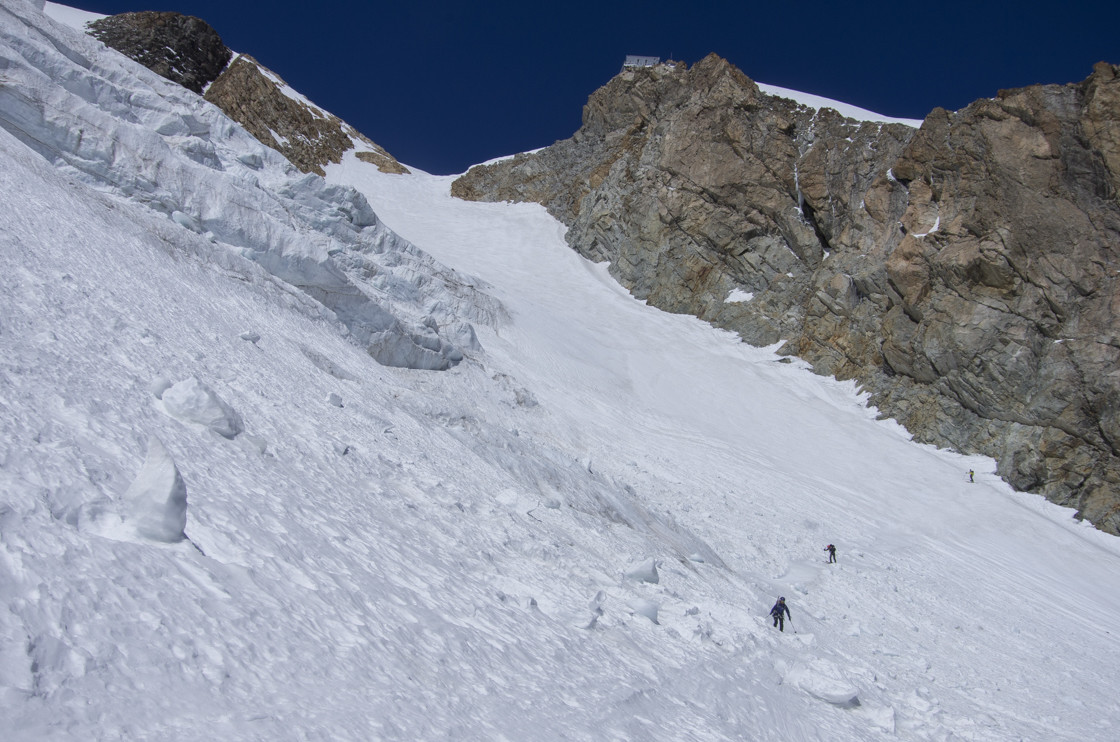 Glacier de l'Homme, première traversée sous les séracs