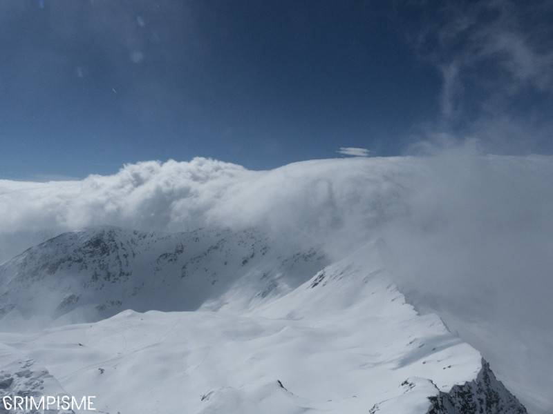 La Pointe de Drône dans les nuages