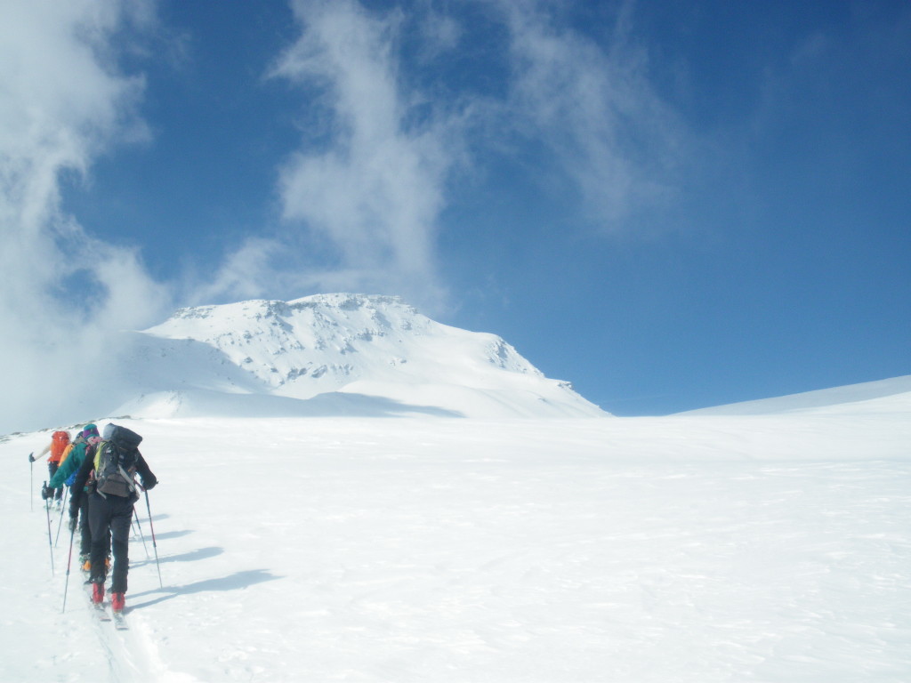 in coda verso la cima