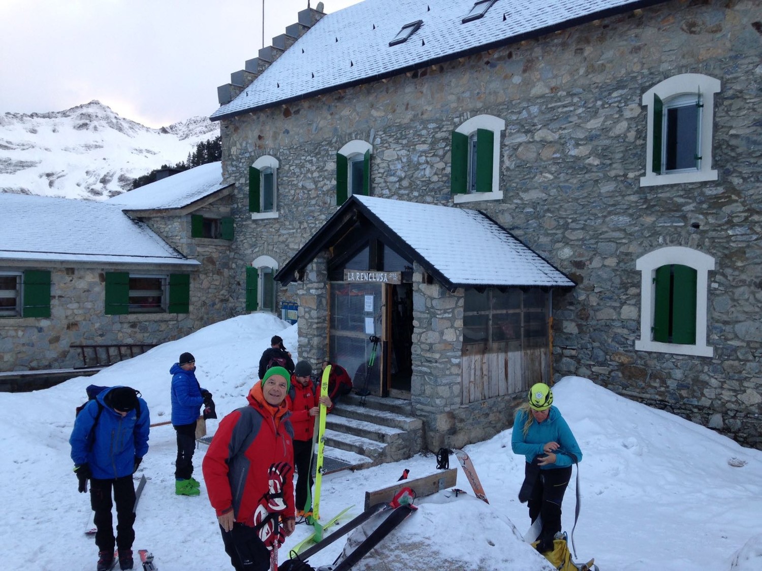 refuge la rencluse/ neige fraiche