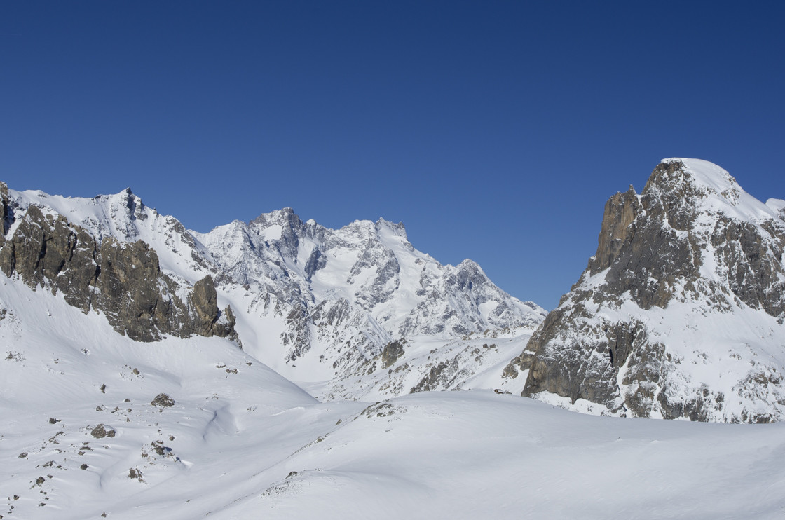 Belle fenêtre sur Meije et Gaspard plus blancs que la semaine dernière