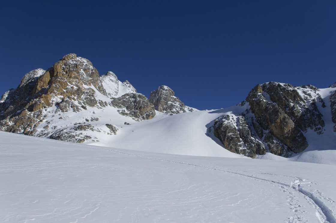 De la poudre, une trace à faire, des beaux rochers, du soleil, what else ?