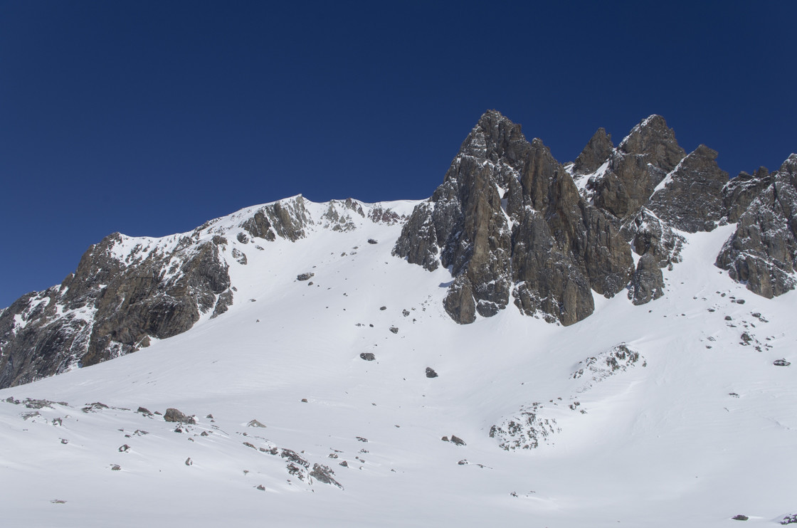 Face W vue d'en bas et Pointe de la Sauma