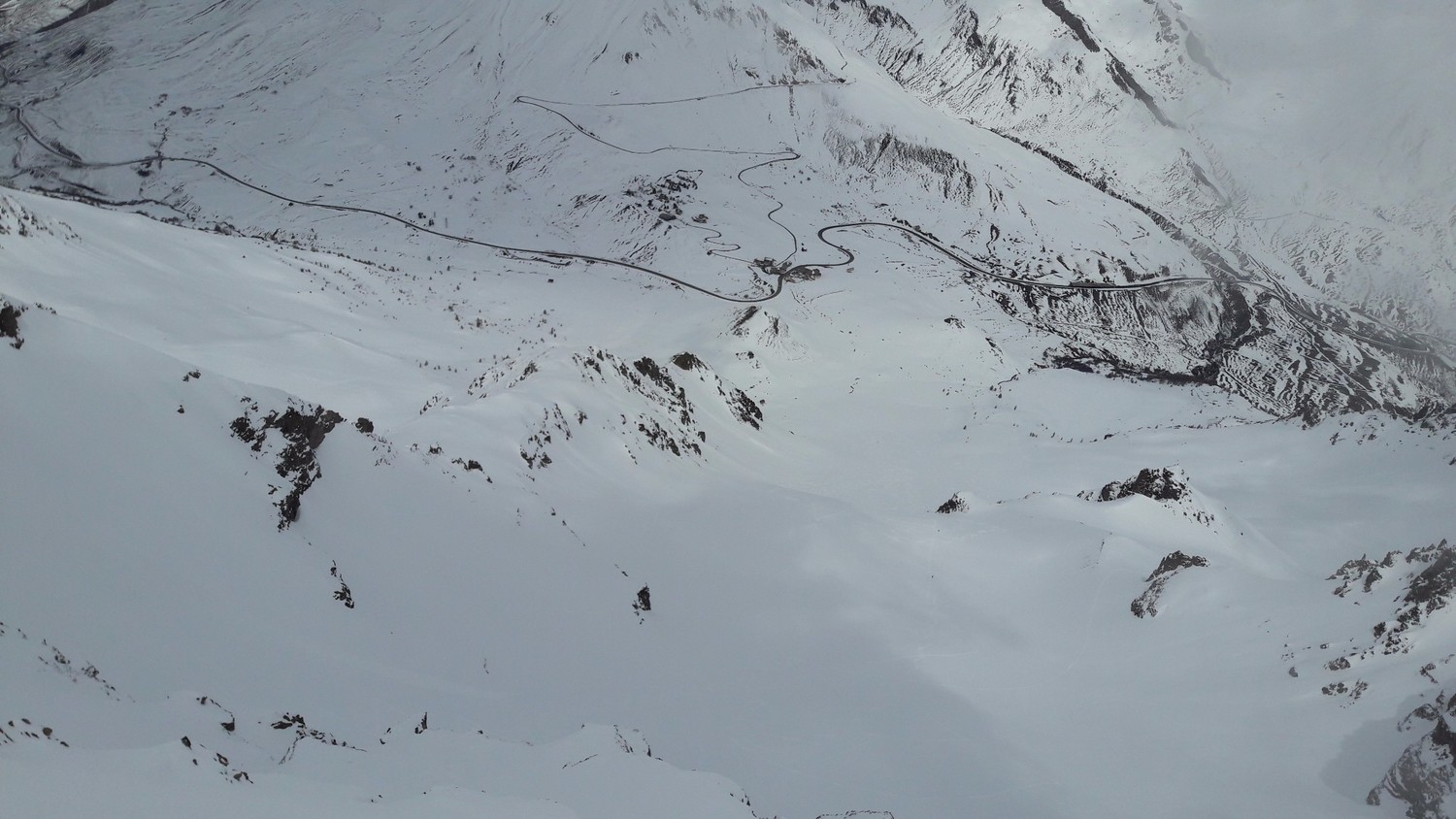 Le Col du Lautaret et l'itinéraire vus de la Brèche de Combeynot