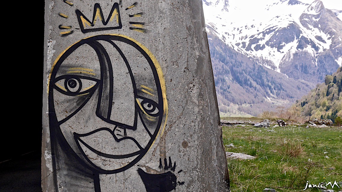 Première pile à droite "face d'Ossau irradie"