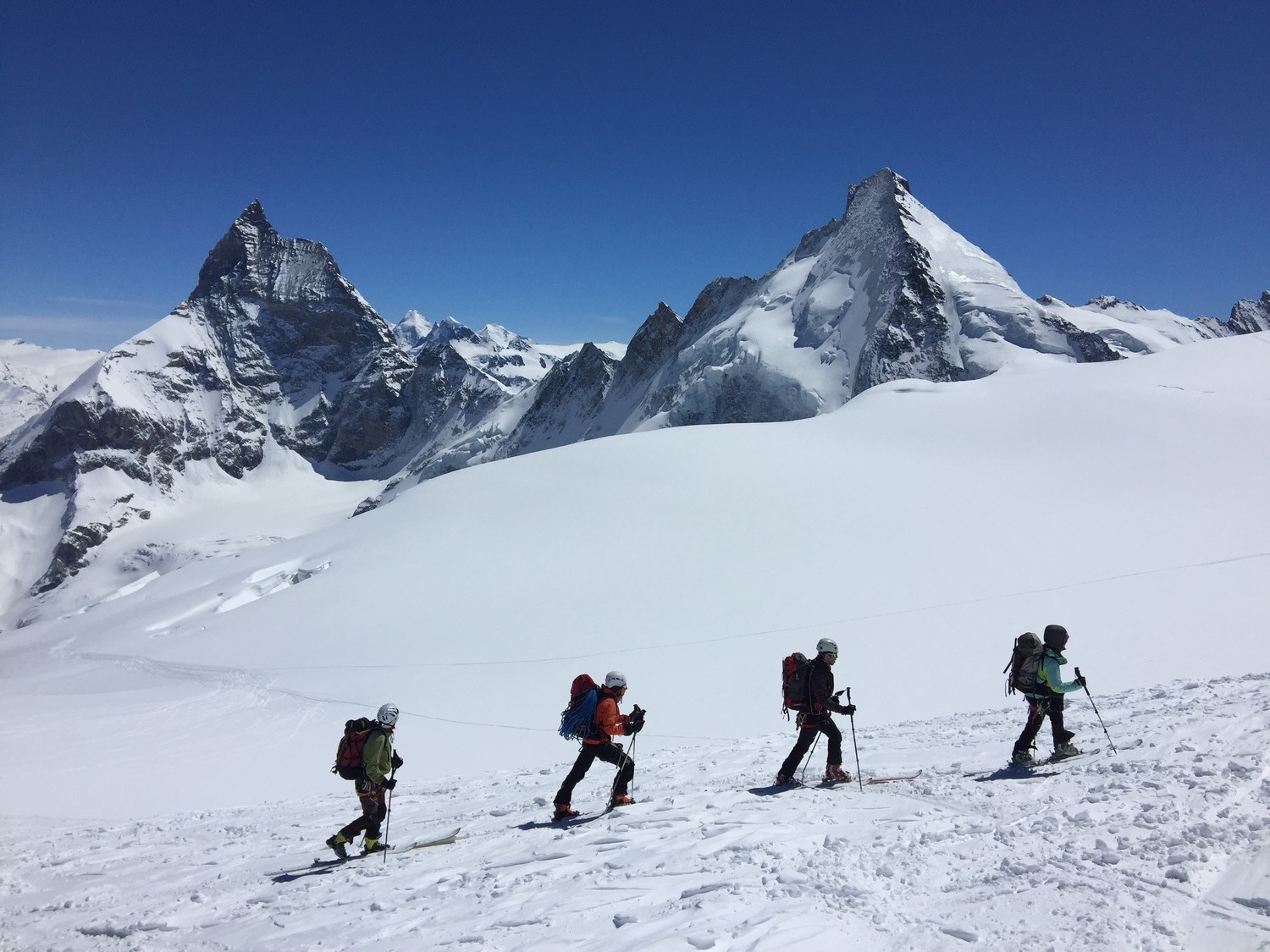 Montée a Tete Blanche, Cervin en fond