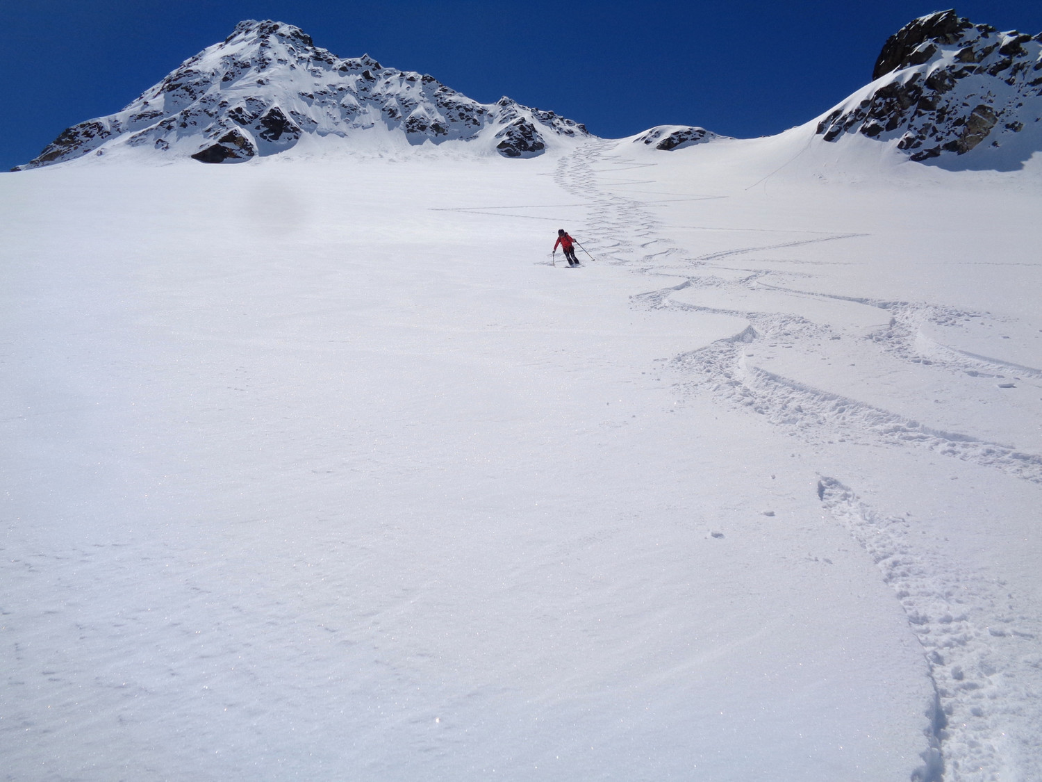 Scendendo dal colle sul ghiacciaio, in mega polverone