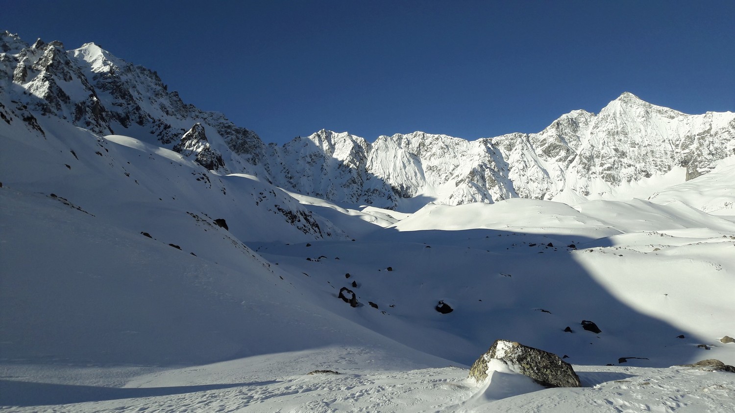L'horizon s'élargit... Les Agneaux et le Pic de Neige Cordier se dévoilent
