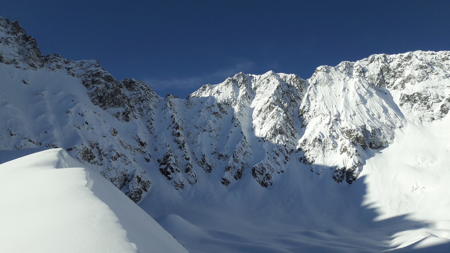 Les couloirs N des Cols de la Pyramide