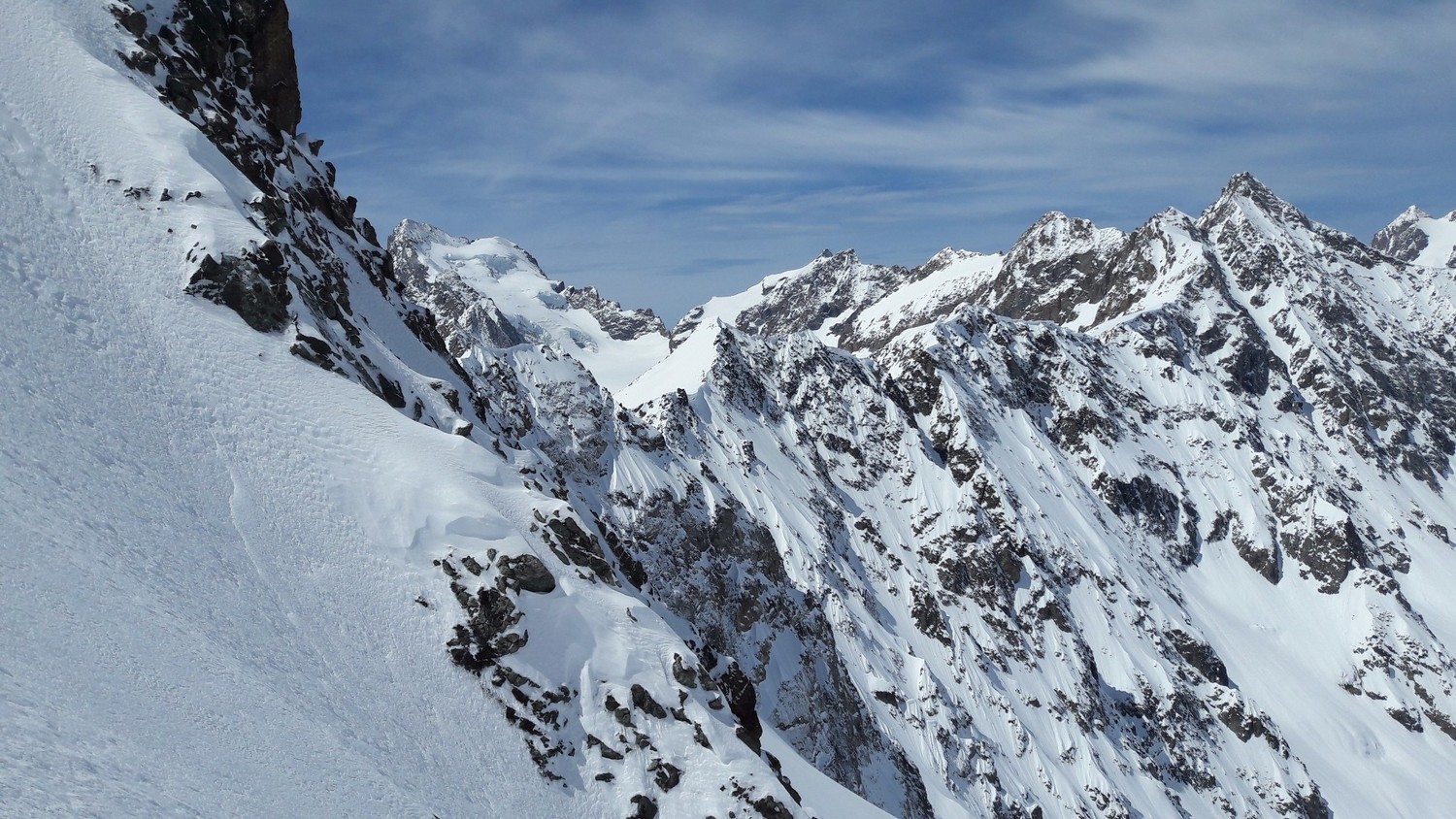 La Barre des Ecrins et les sommets de la rive gauche du Glacier Blanc