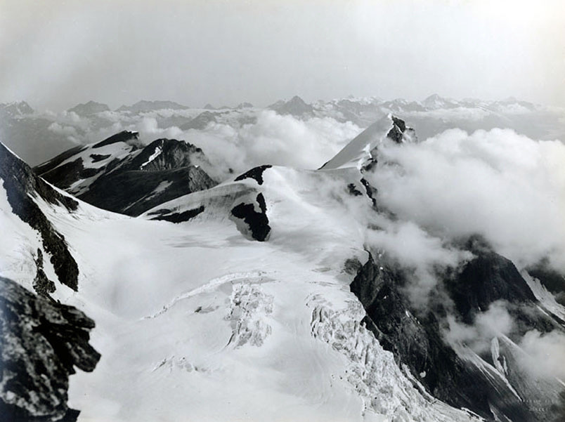 Brunegghorn et Oberland bernois vus de la crête du Weisshorn, par Vittorio Sella
