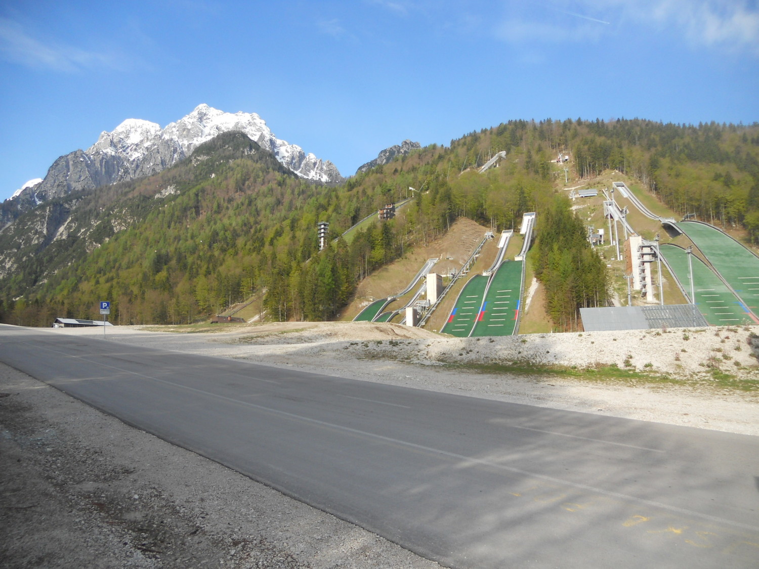 Planica : parkings des tremplins de saut et vol à ski