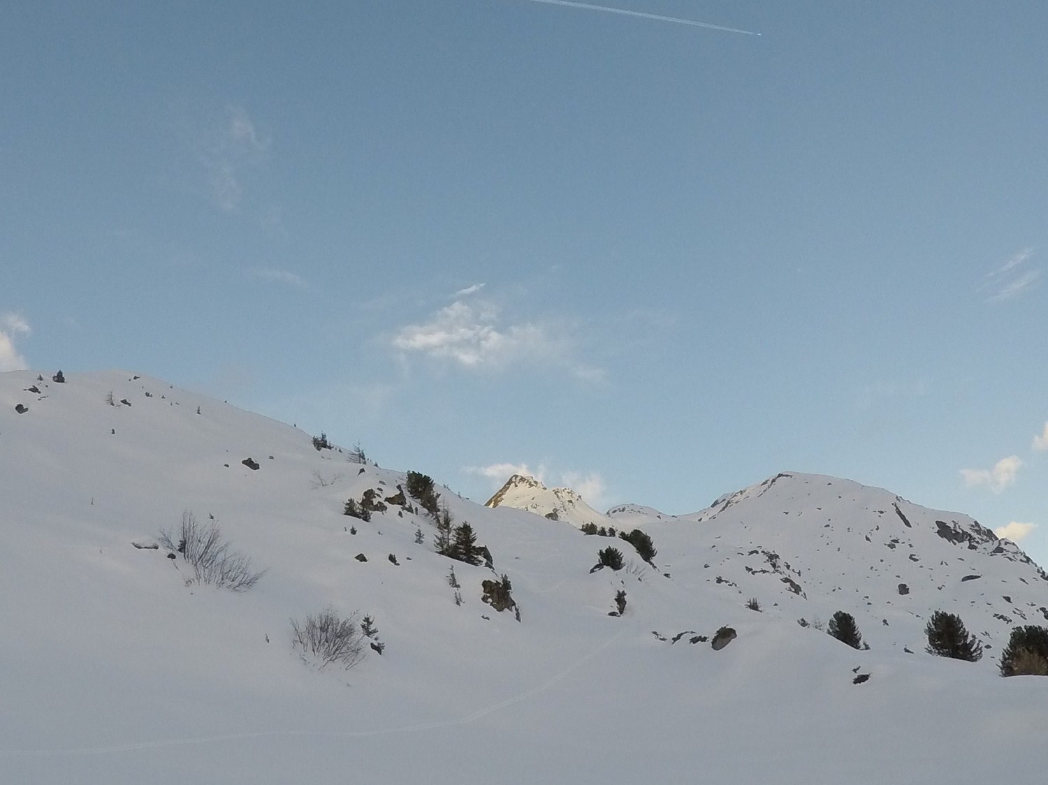 Lueur sur le premier sommet