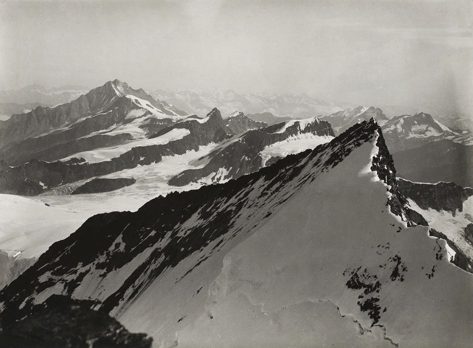 Nordend, et à gauche au fond les Mischabels, par Vittorio Sella, en 1885