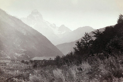 Ushba par Vittorio Sella en 1880 Ushba par Vittorio Sella en 1880