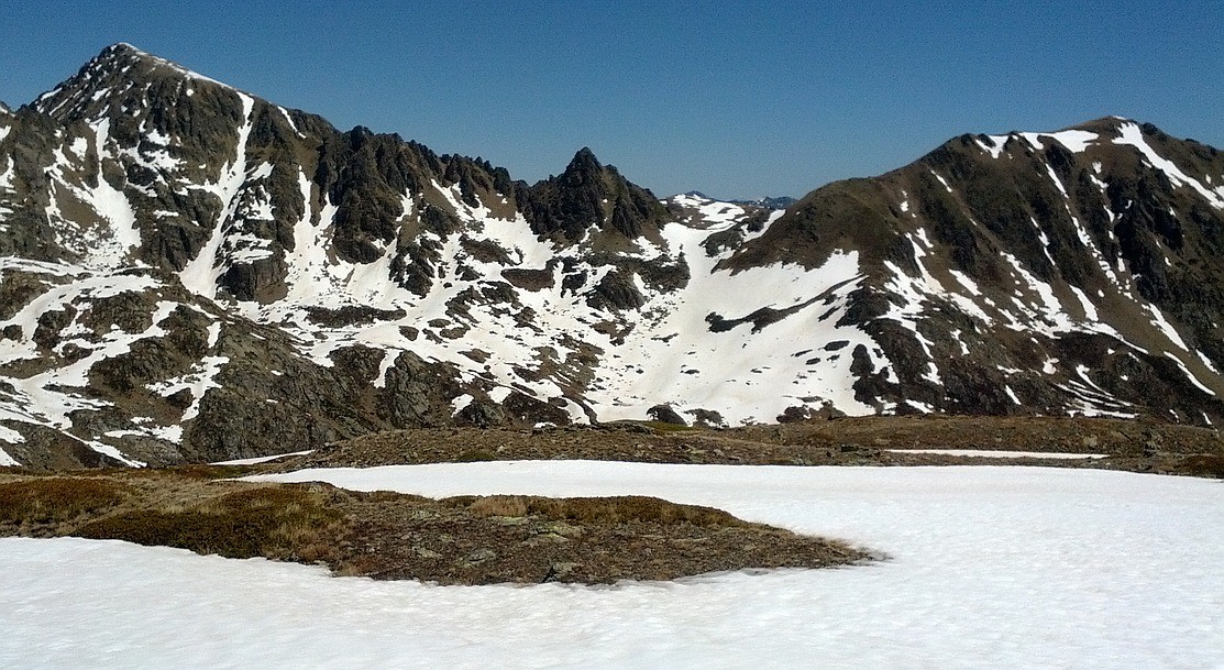 Pic de l'Albe, porteilla du Sisca, pic Nerassol (face S), vu du pic Cabaneta, Ariège, Pyrénées