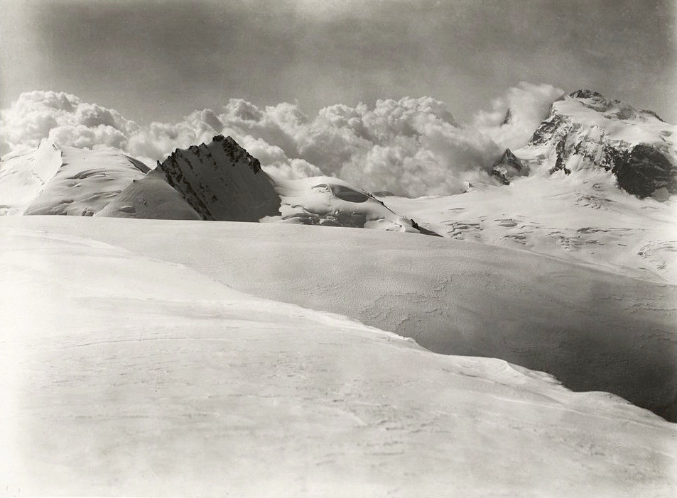 Strahlhorn, Rimpfishorn, Monte Rosa vus de l'Alphubel par Vittorio Sella en 1885