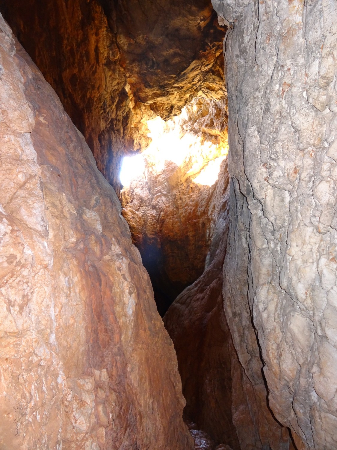 Passage par la grotte pendant l'approche