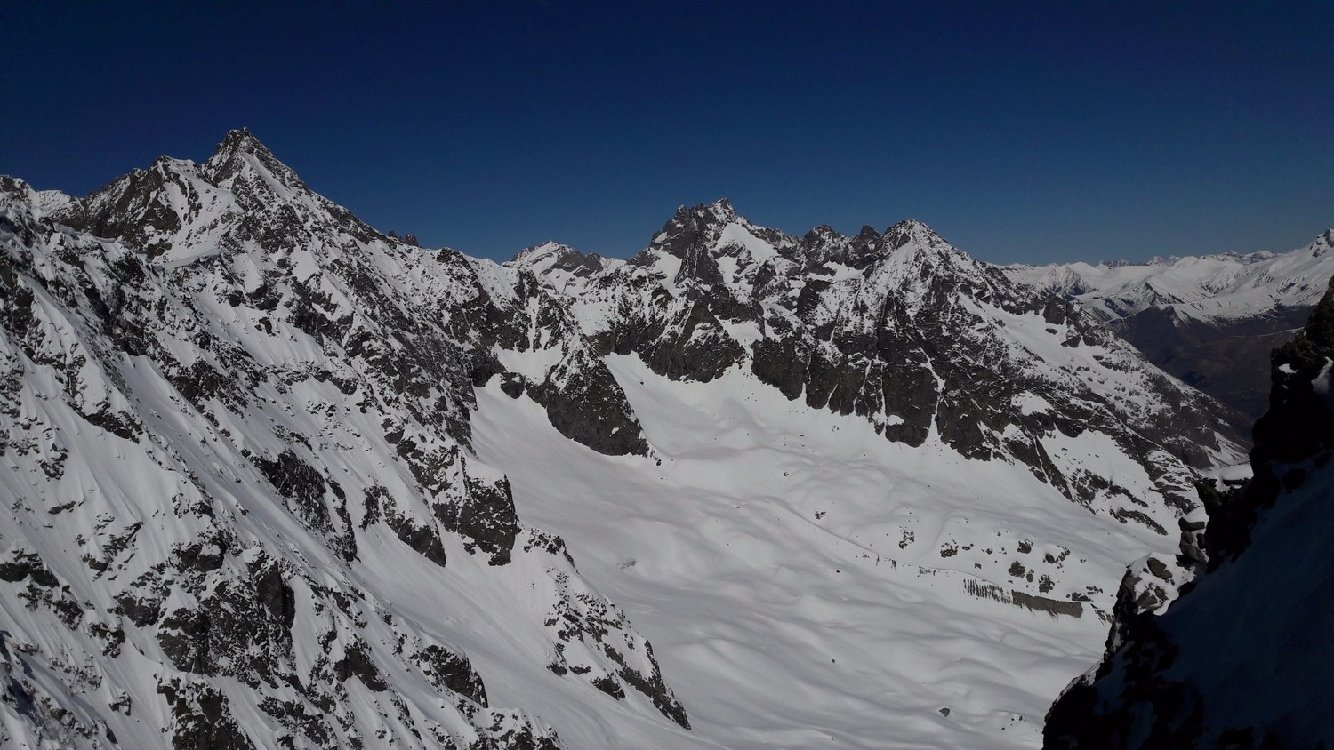 Du Col Supérieur de la Pyramide, vers le NW