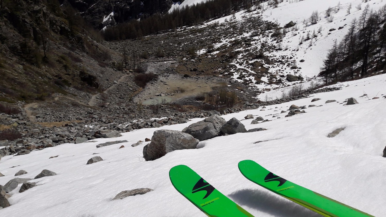 La limite skiable actuelle, au dessus du Lac de la Douche (sec)