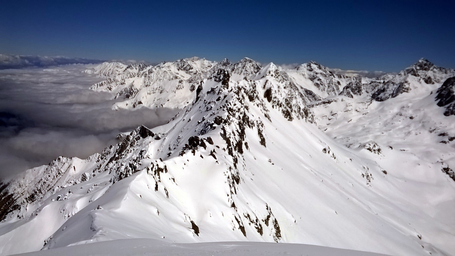 Vue vers le N du sommet