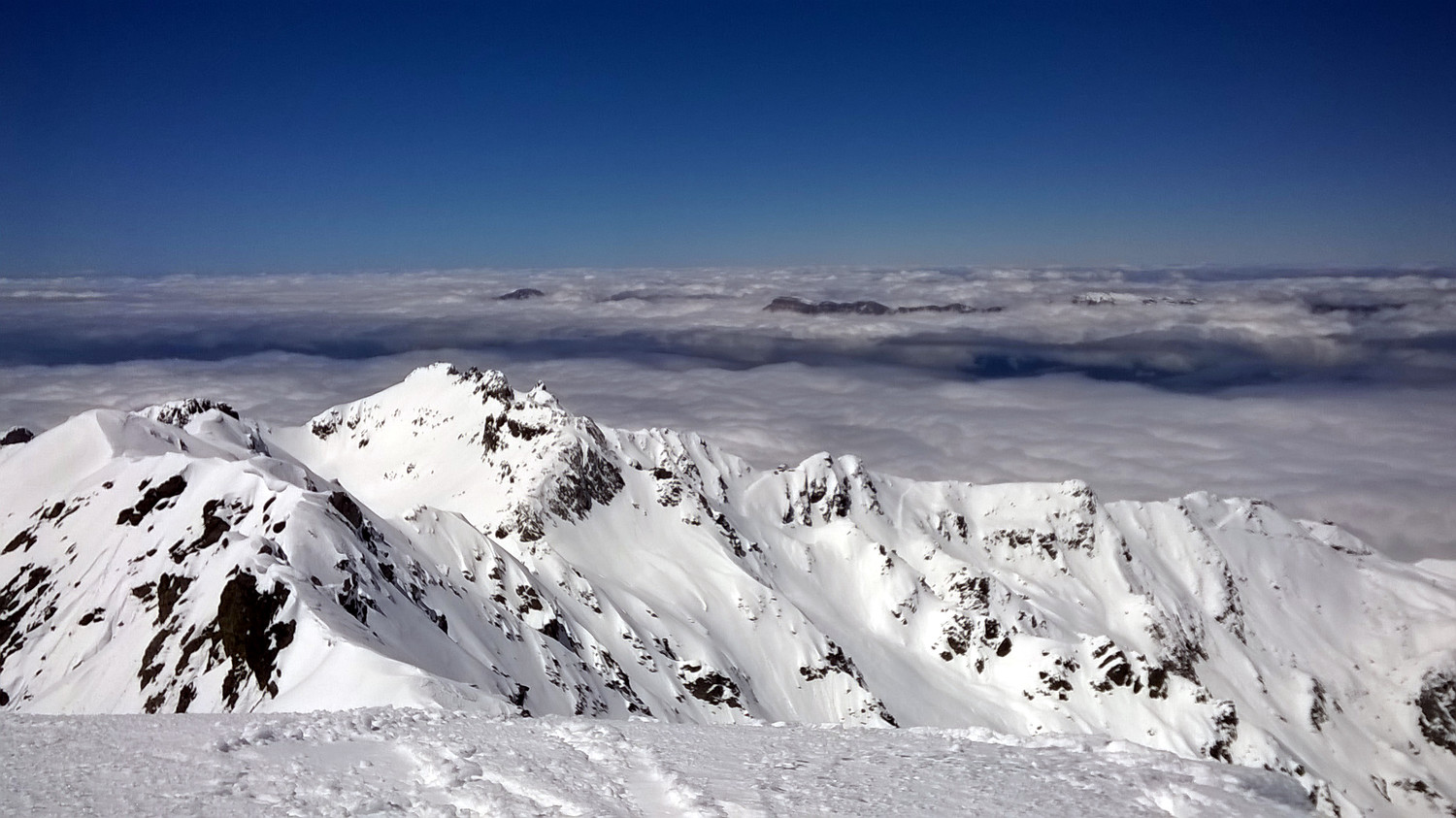 Vue vers l'W du sommet