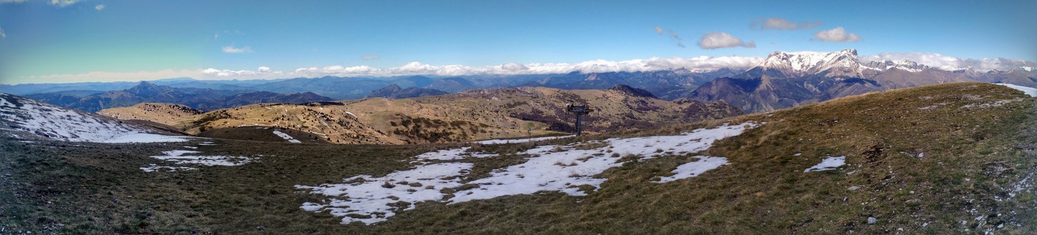 Le plateau de Céüse avec le plateau de Bure au fond bien enneigé