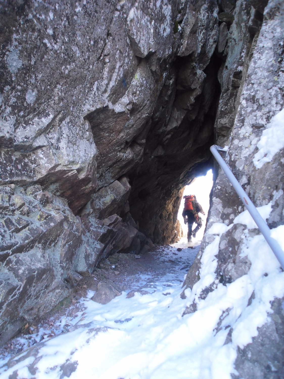 Le tunnel du sentier des roches