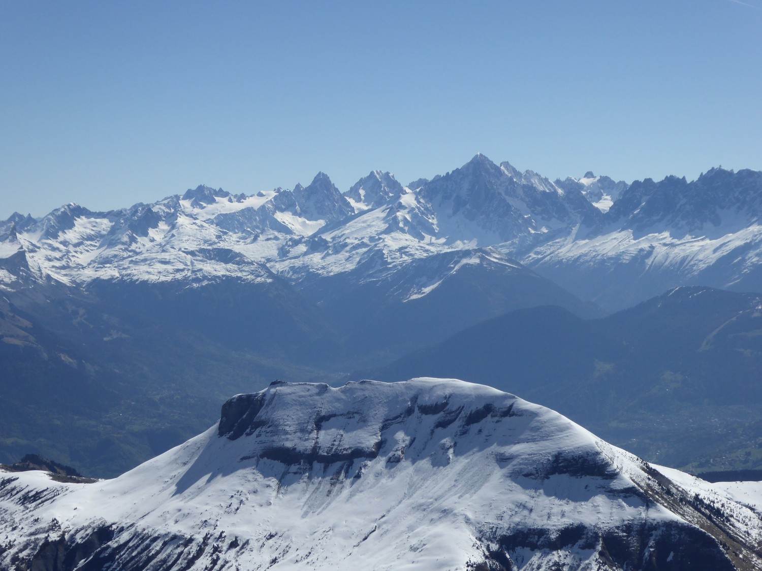 Croise Baulet(1er plan)- Chaine du Mt Blanc (2éme plan)- Gde Balmaz