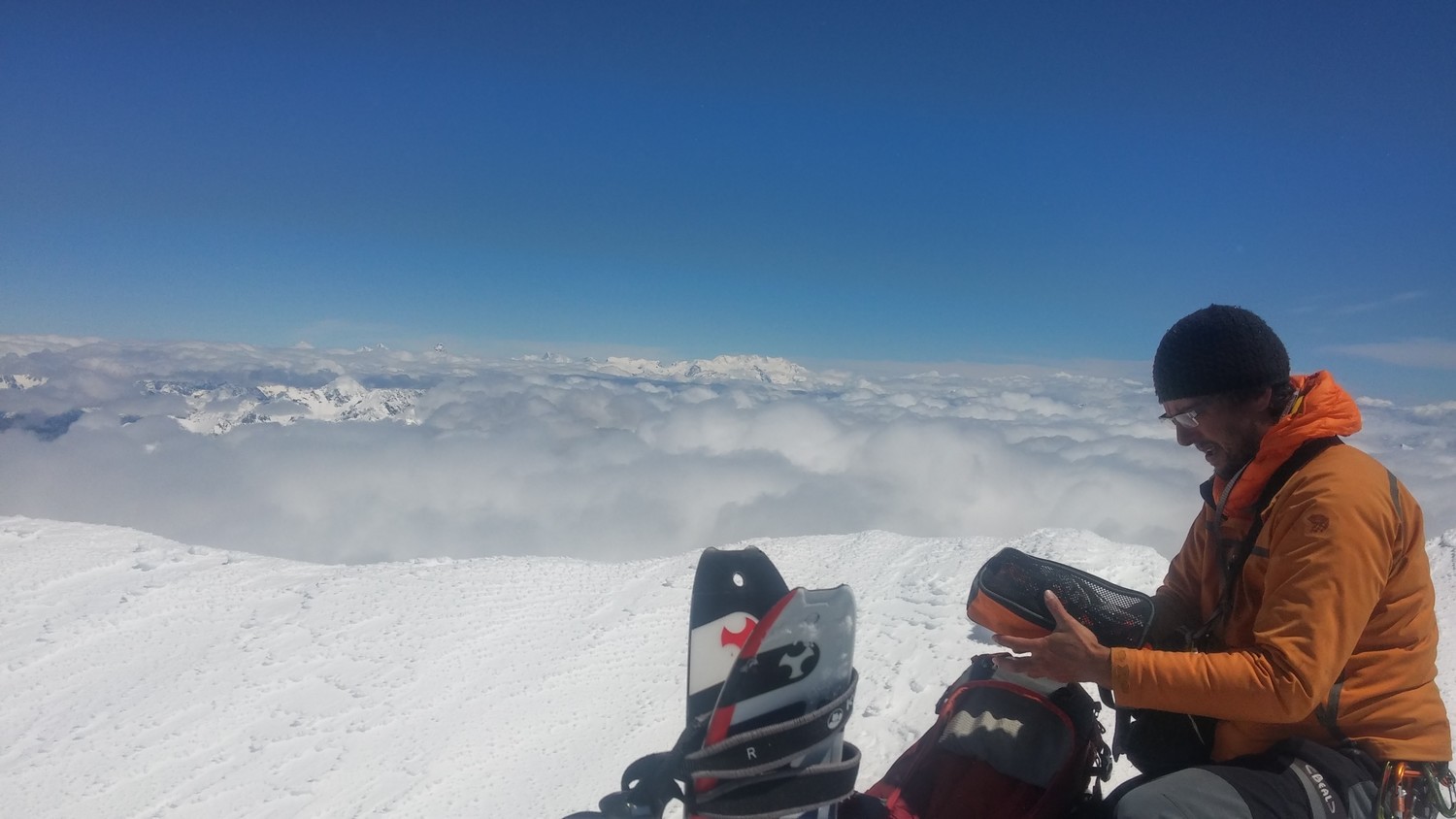 Bruno passe des raquettes aux crampons (et vice et versa)