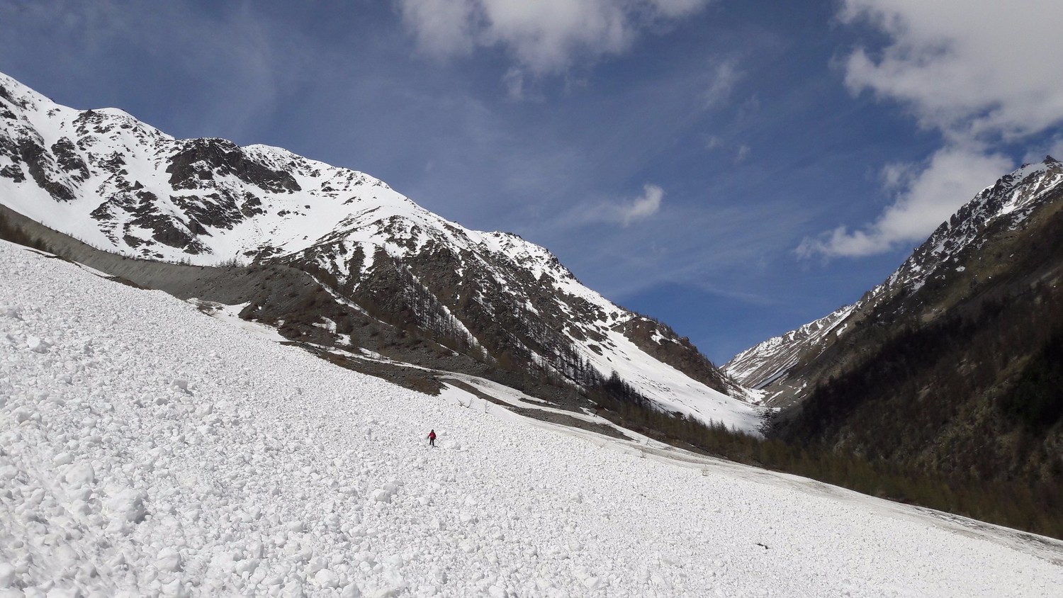 Traversée de l'énorme dépôt avalancheux du pied du Petit Davin