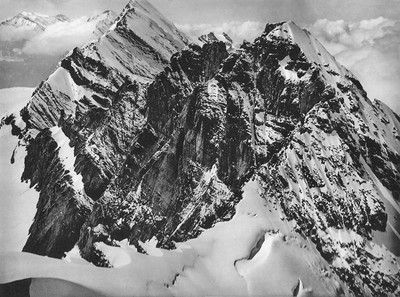 Morgenhorn, Blüemlisalpstock, et Gspaltenhorn par Eduard Spelterini Morgenhorn, Blüemlisalpstock, et Gspaltenhorn par Eduard Spelterini