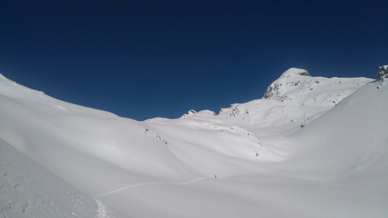 Au dessus du lac Blanc, le sommet Est en vue