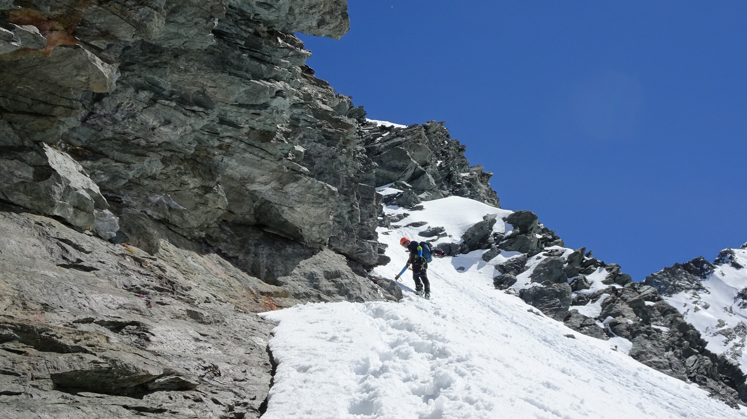 Remontée au col des Roches.