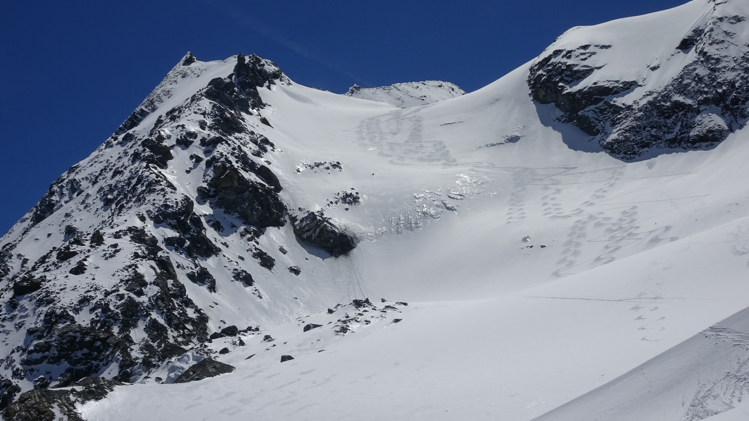 Le glacier du Grand Col après notre descente. On aperçoit le sommet derrière.