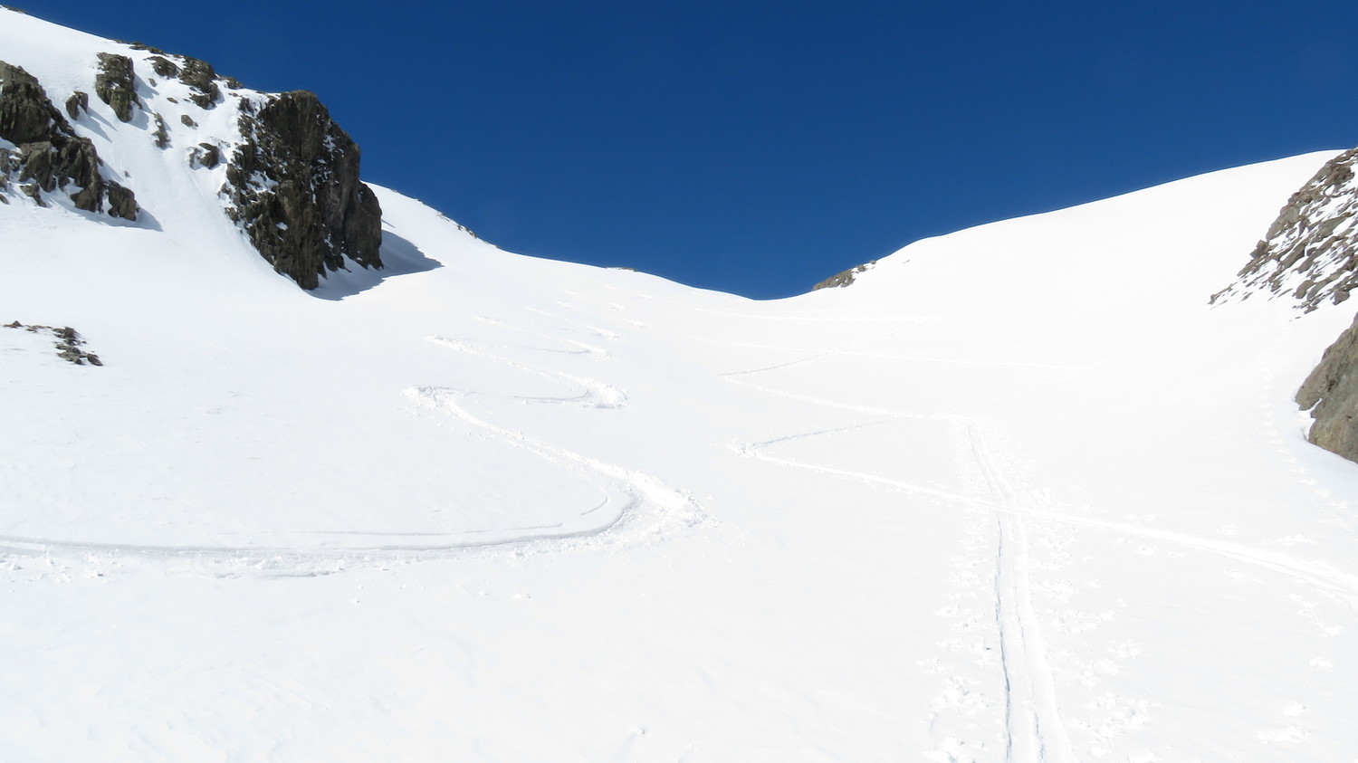 Du bon ski pour ceux qui descendent tôt ici