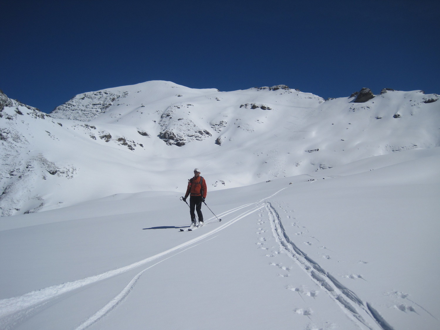 Sul ripiano a 3000m sotto la cima in fondo a sinistra