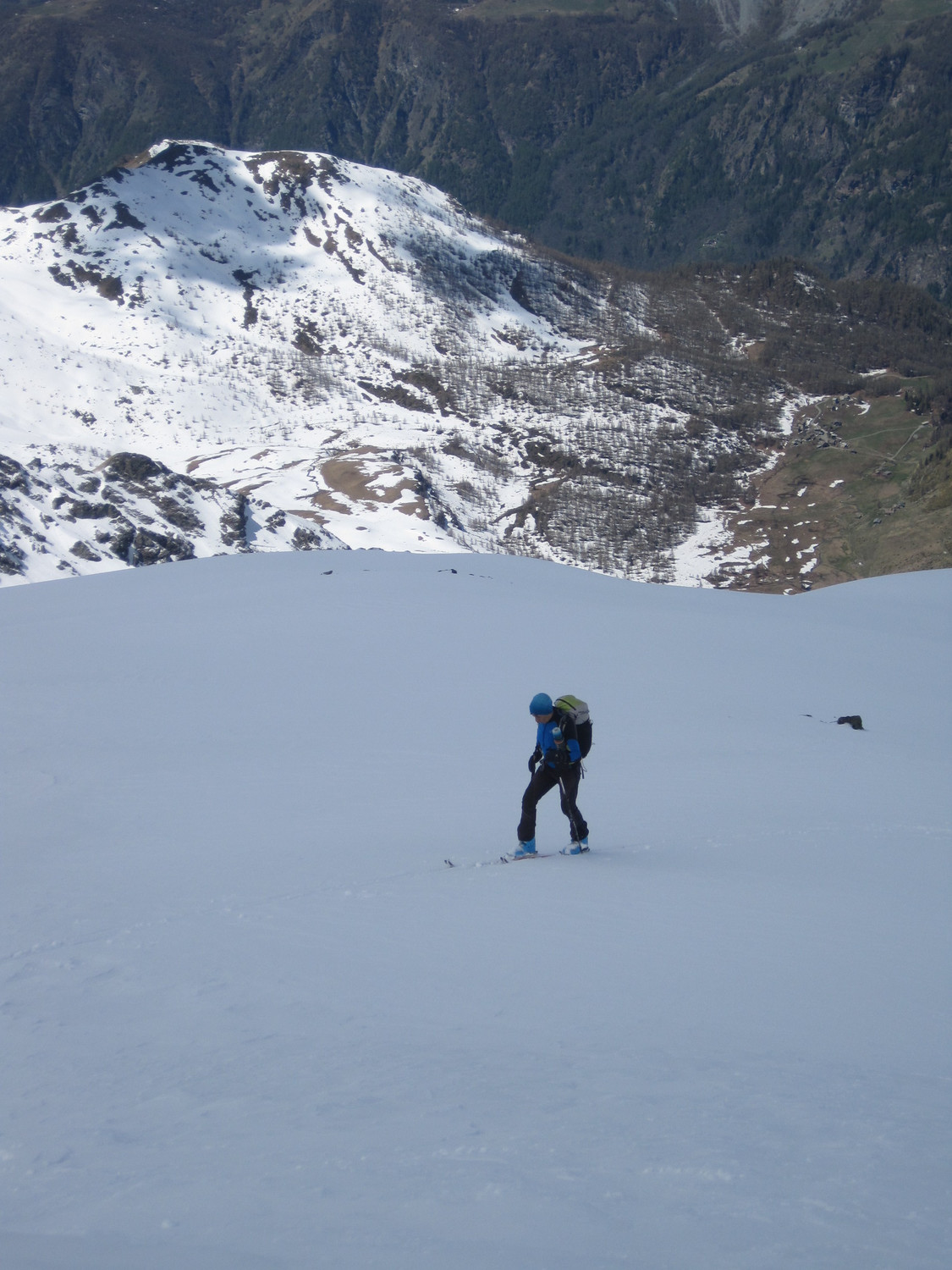 La piana di Cheneil in fondo