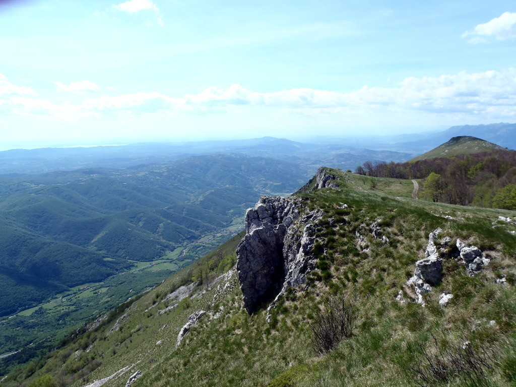 La crête longée par le chemin qui redescend vers la chapelle St Hieronim