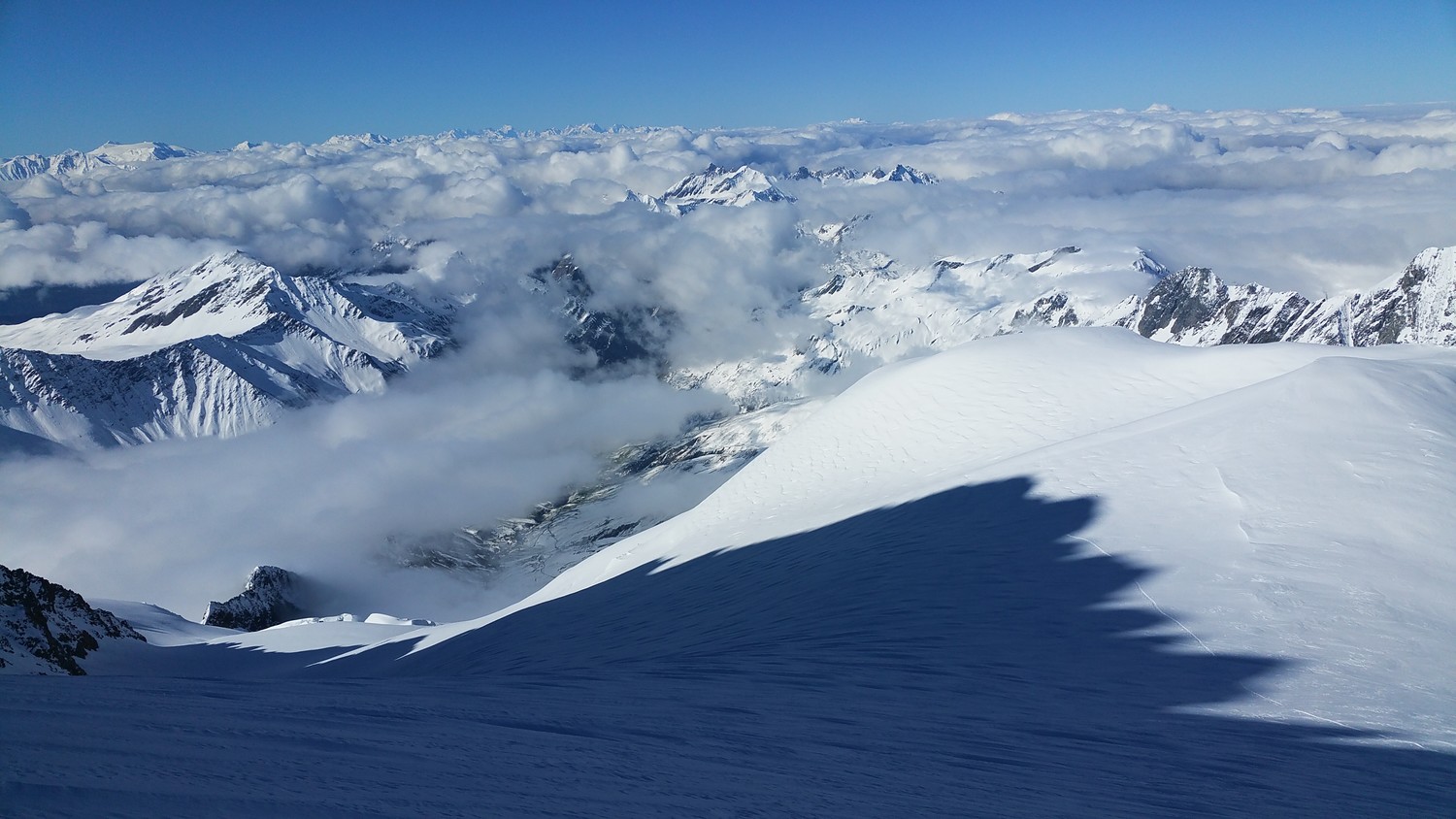 Ombres des Aiguilles des Glaciers sur le glacier
