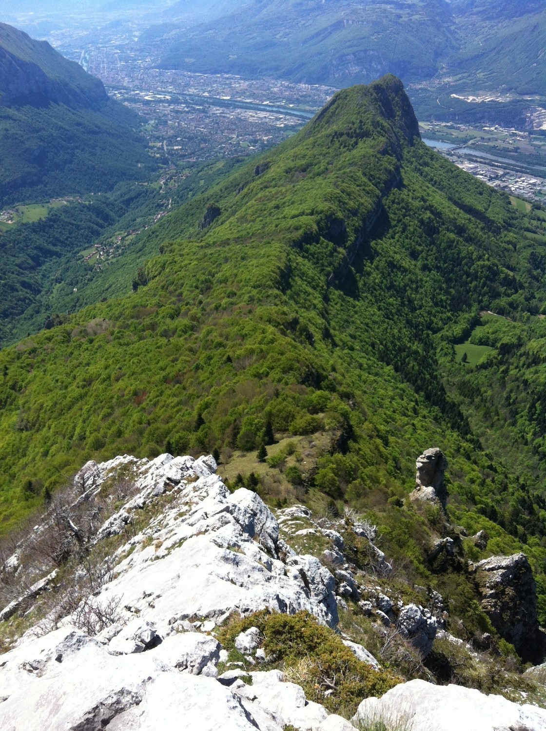Crête des Rochers de l'Eglise vue de l'arête de Chalves